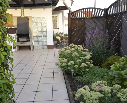 Pergola-Terrasse mit Grillecke am Garten: Ferienwohnung Haus am Weinberg, Neustadt-Mußbach